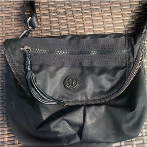 Lululemon festival crossbody bag